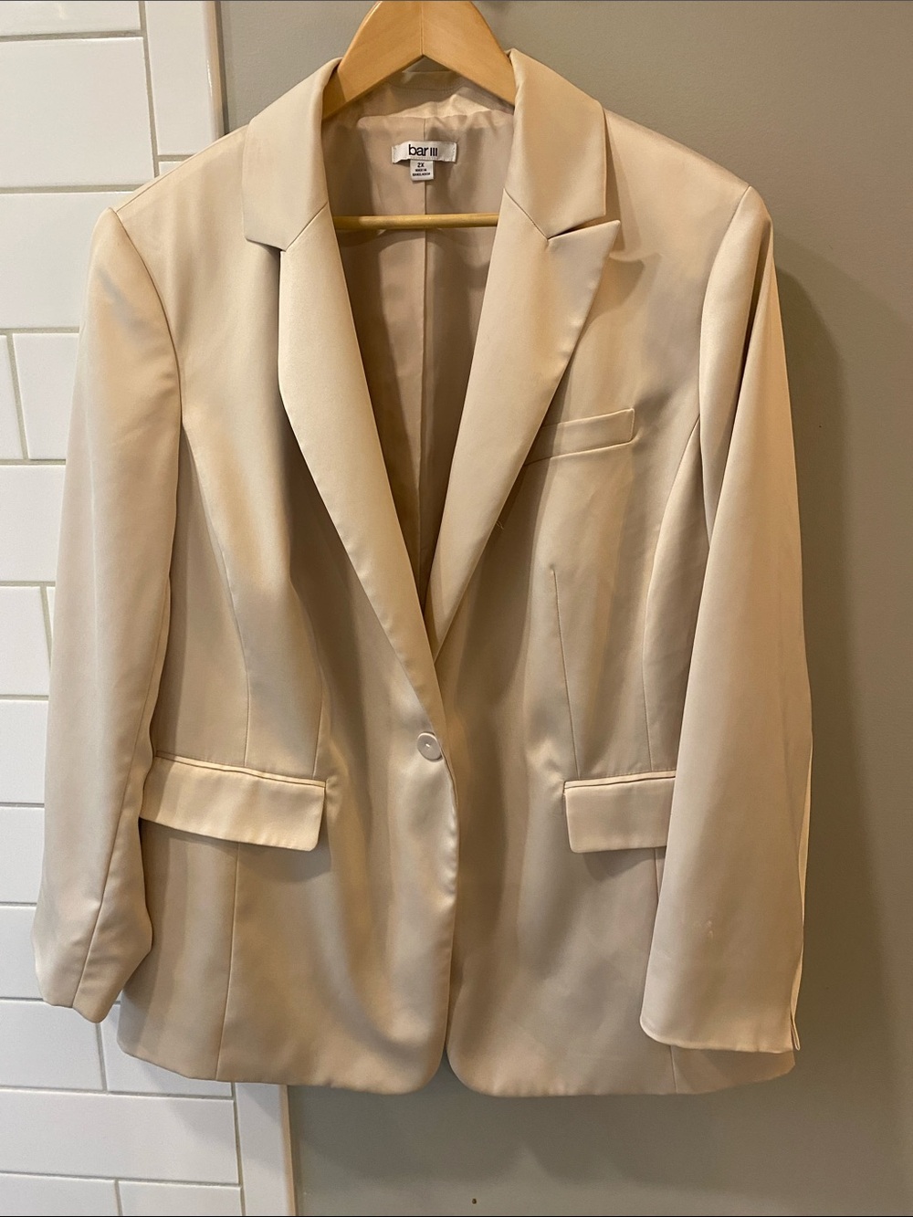 Bar III Cream Satin Single-Button Blazer is a 2X  and pants 20W - Picture 2 of 8
